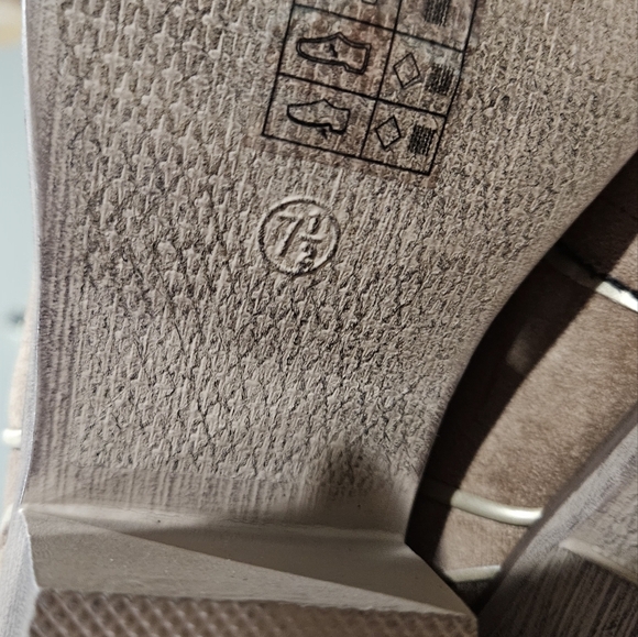 PIERRE DUMAS Faux Suede Tall Heeled Cowboy Boots. Taupe Brown/pearl Accents. 7.5 - Picture 8 of 16